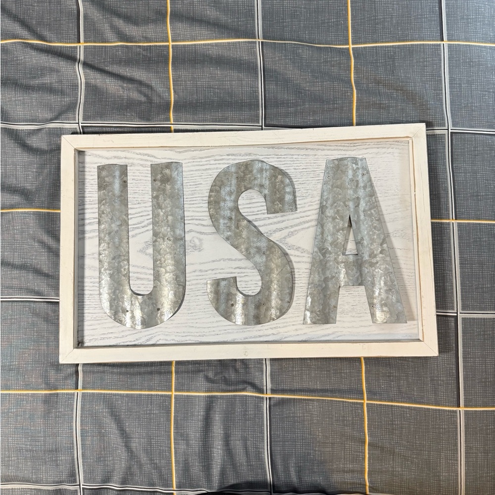 🏡Rustic USA Wall Decor in Silver and White 24” x 15”